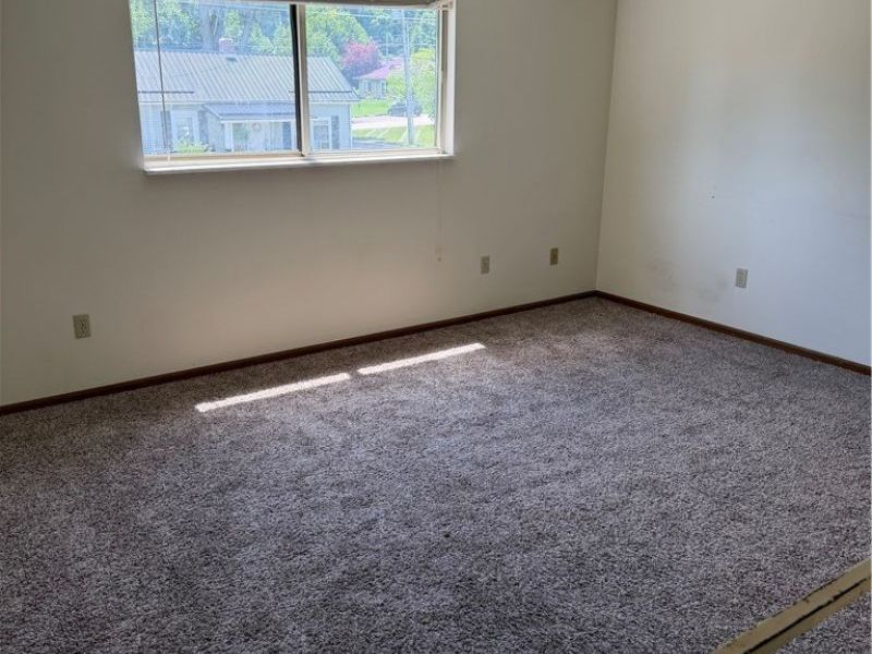 49 W 8th Street, Unit 5, Dresden, OH 43821 Photo 4