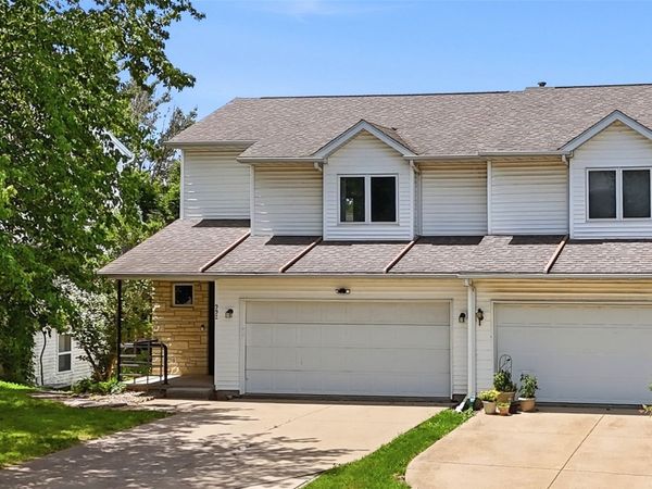 992 22nd Ave , Coralville, IA 52241