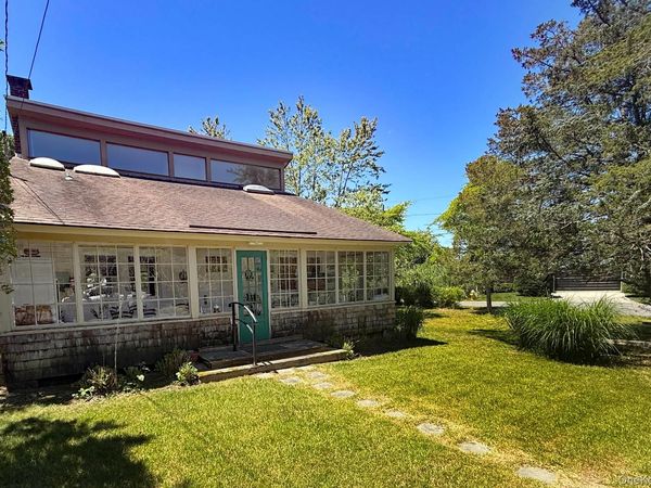30 Edgemere Drive , Southampton, NY 11968