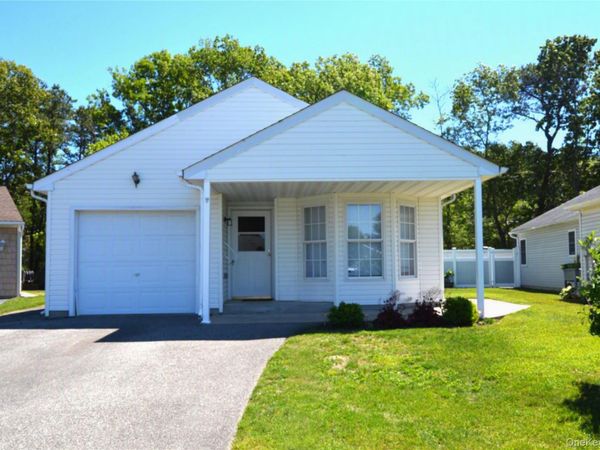 5190 Village Circle E, Manorville, NY 11949