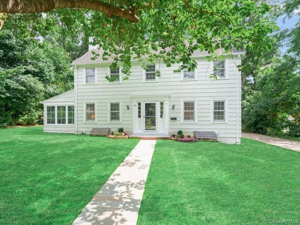 178 Overlook Avenue , Great Neck, NY 11021