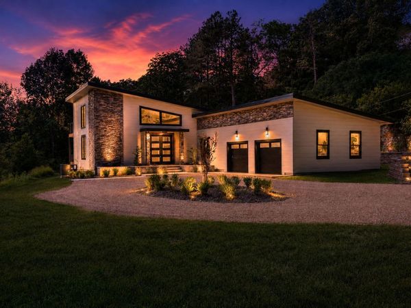 8519 McCrory Ln, Nashville, TN 37221