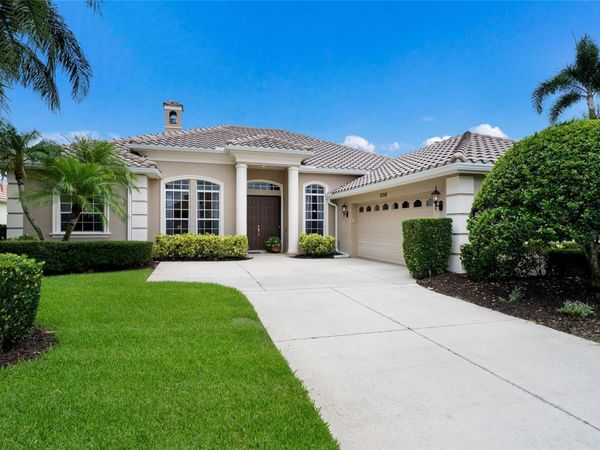 7058 TWIN HILLS TERRACE, LAKEWOOD RANCH, FL 34202