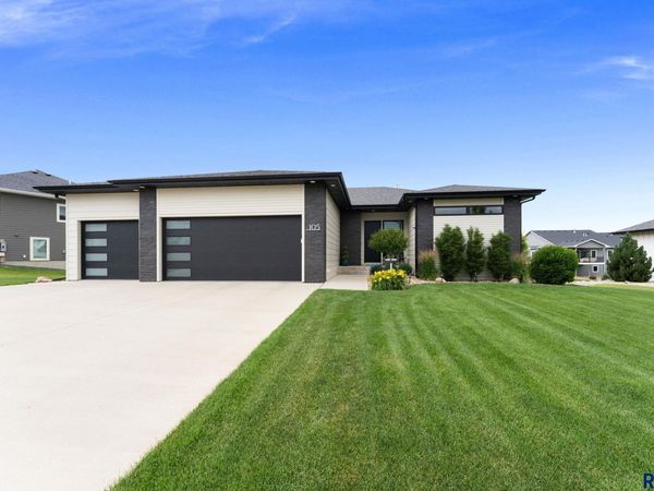 105 N Tumble Creek Cir, Sioux Falls, SD 57110
