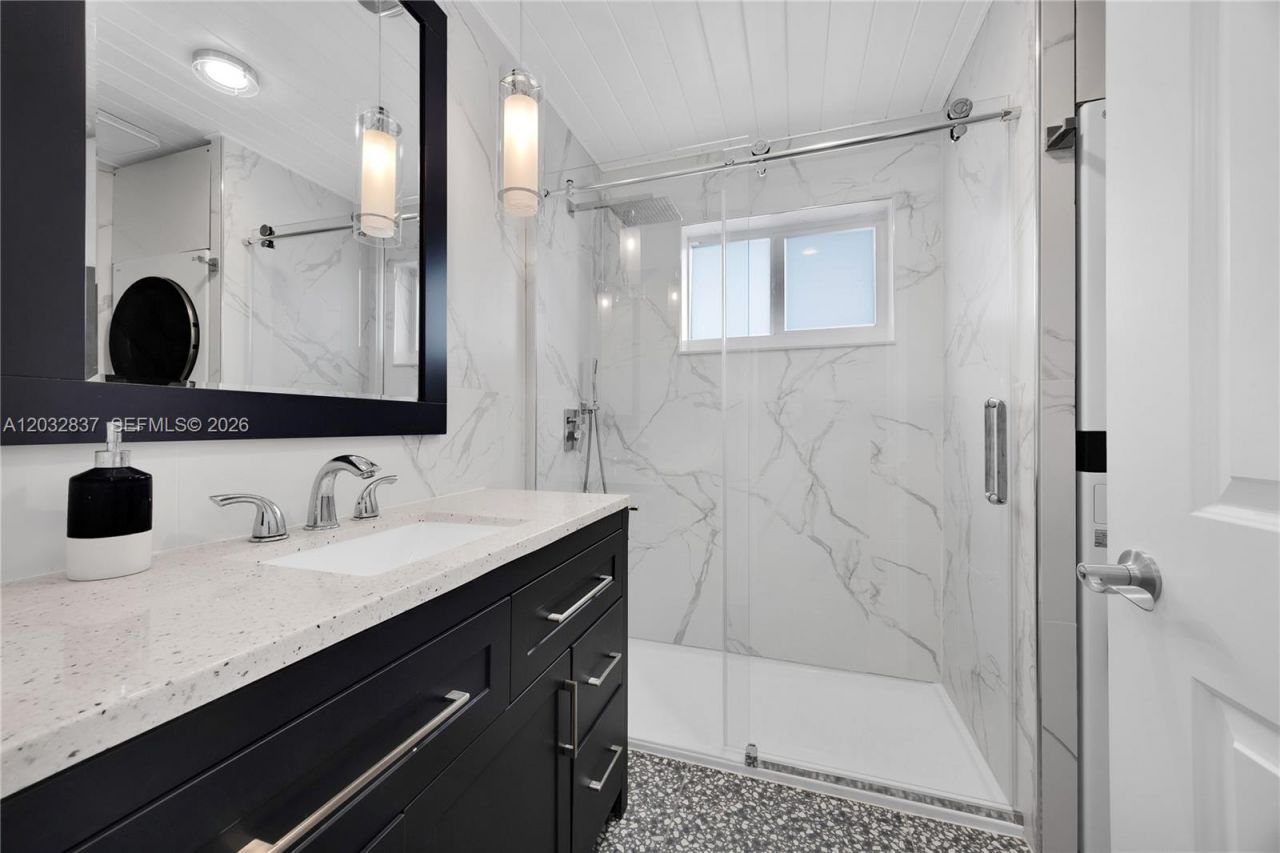 1050 SW 11th St , Unit #20L, Hallandale Beach, FL 33009 Photo