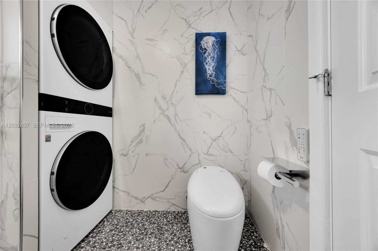 1050 SW 11th St , Unit #20L, Hallandale Beach, FL 33009 Photo