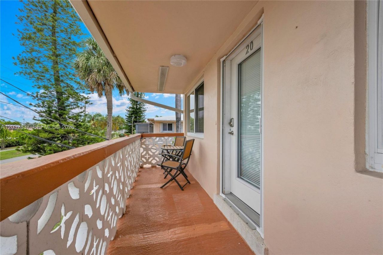 1050 SW 11th St , Unit #20L, Hallandale Beach, FL 33009 Photo