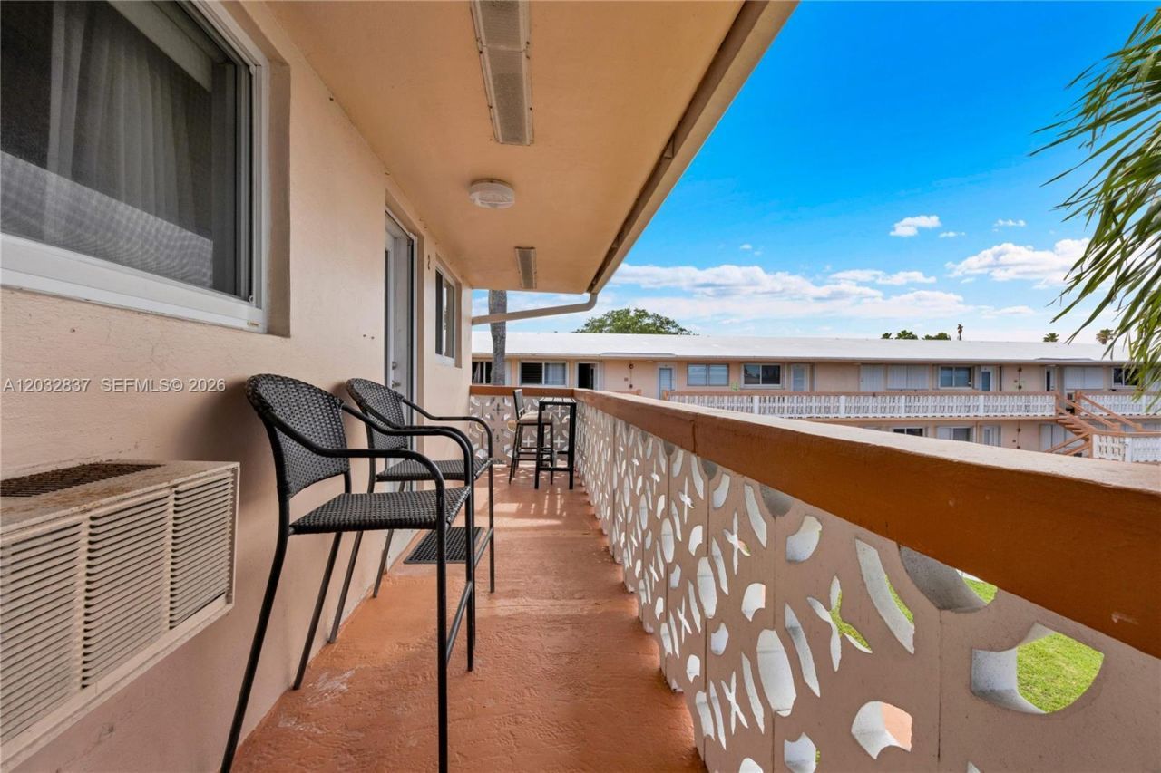 1050 SW 11th St , Unit #20L, Hallandale Beach, FL 33009 Photo
