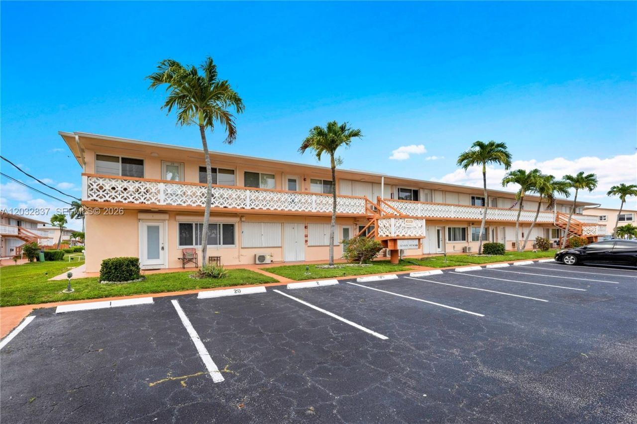 1050 SW 11th St , Unit #20L, Hallandale Beach, FL 33009 Photo
