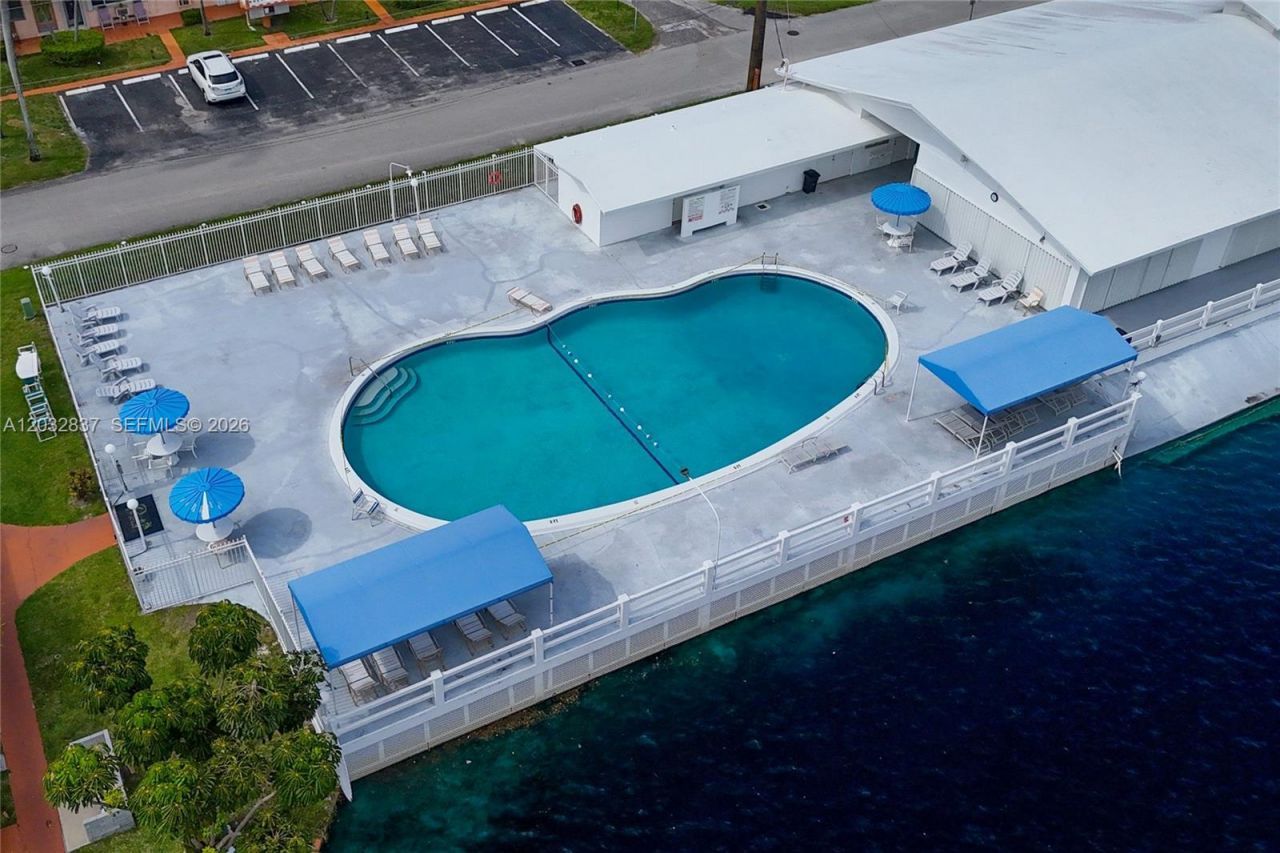 1050 SW 11th St , Unit #20L, Hallandale Beach, FL 33009 Photo