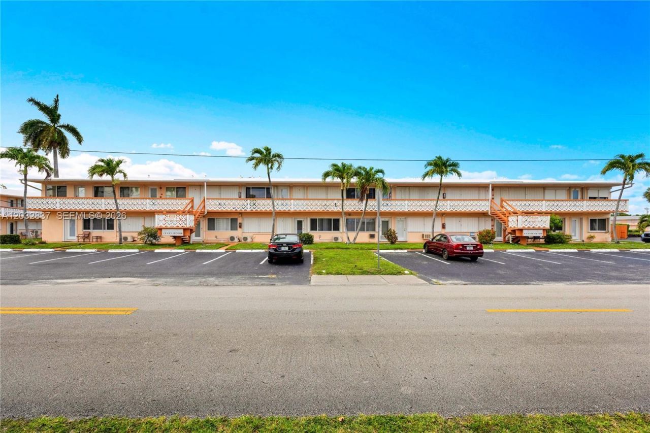 1050 SW 11th St , Unit #20L, Hallandale Beach, FL 33009 Photo