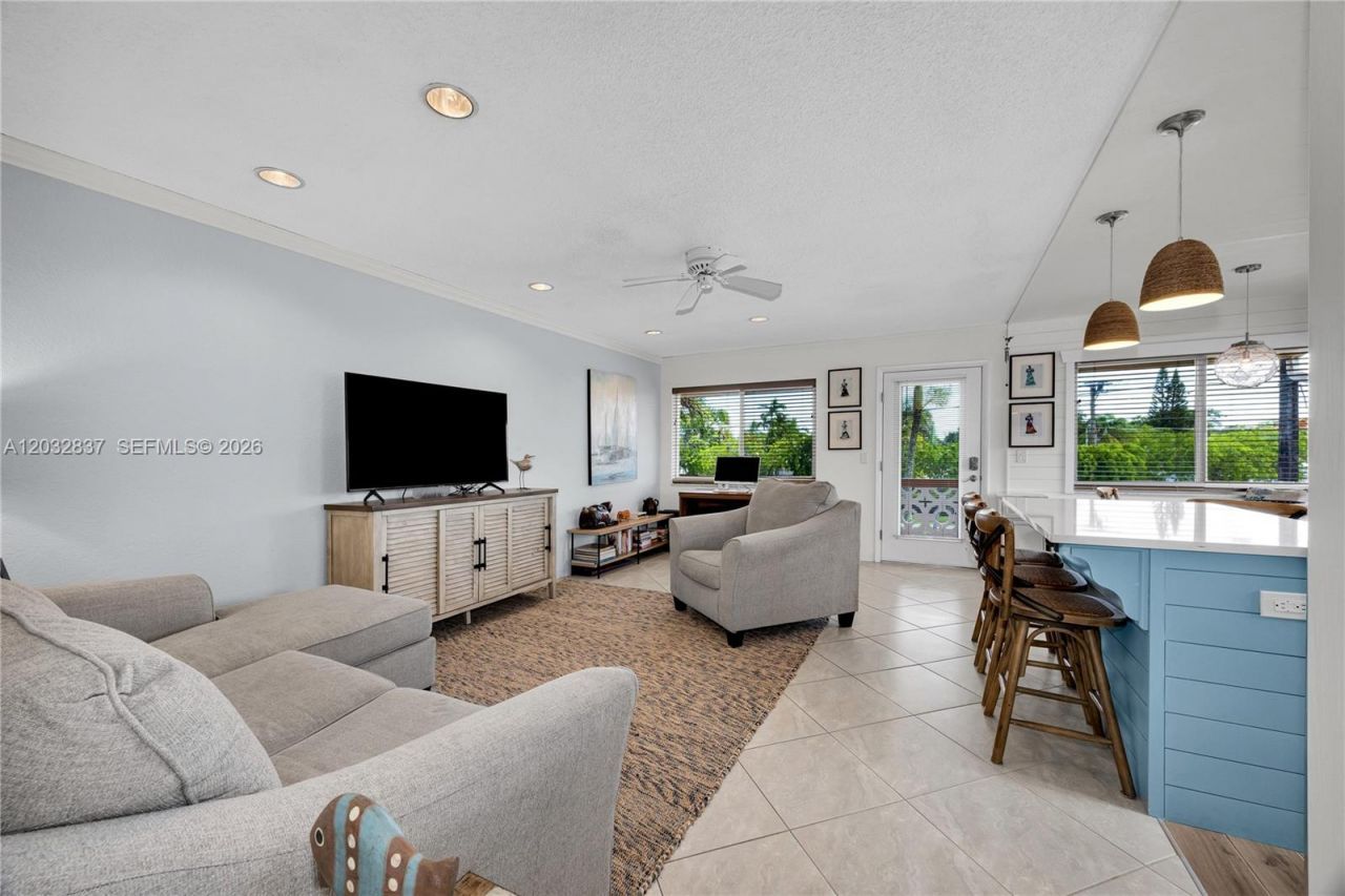 1050 SW 11th St , Unit #20L, Hallandale Beach, FL 33009 Photo