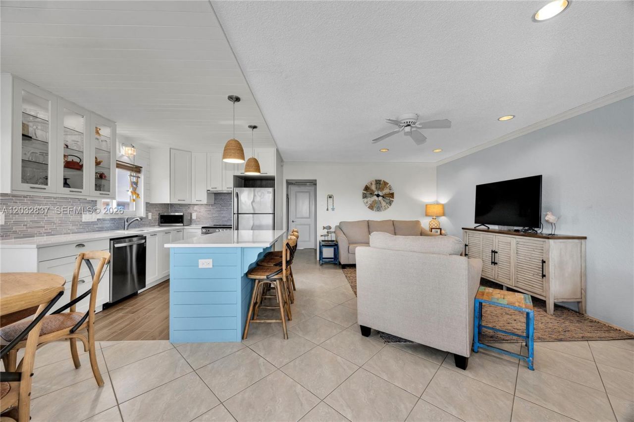 1050 SW 11th St , Unit #20L, Hallandale Beach, FL 33009 Photo