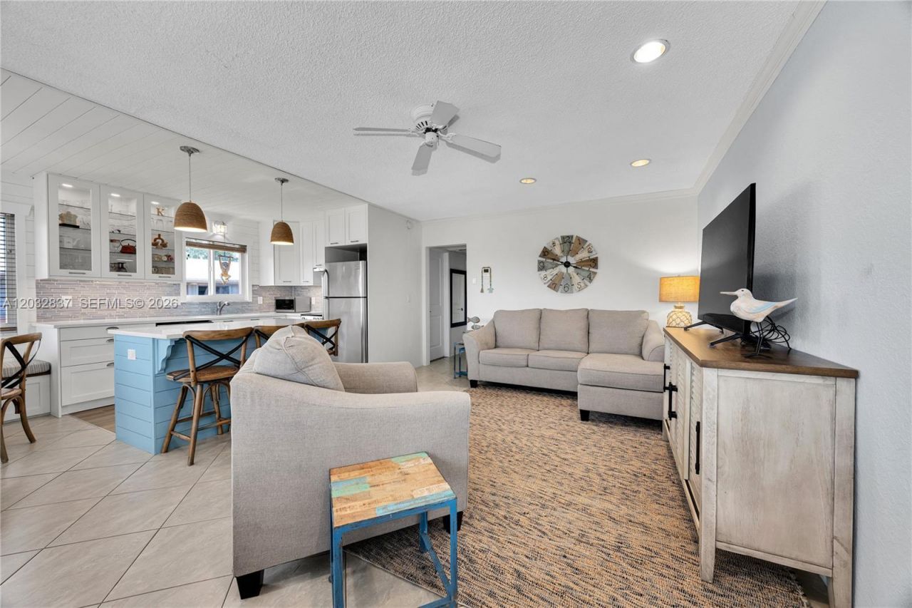 1050 SW 11th St , Unit #20L, Hallandale Beach, FL 33009 Photo