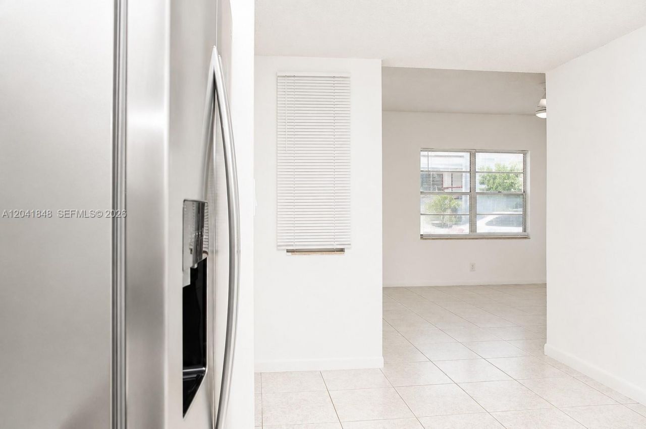 411 SE 10th St, Unit 1, Hallandale Beach, FL 33009 Photo