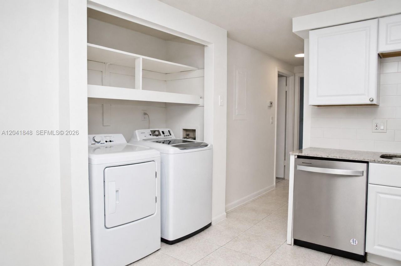 411 SE 10th St, Unit 1, Hallandale Beach, FL 33009 Photo