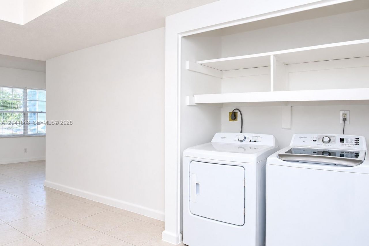 411 SE 10th St, Unit 1, Hallandale Beach, FL 33009 Photo