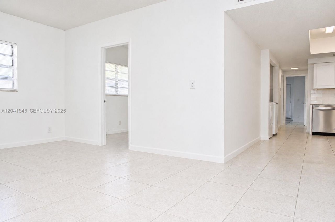 411 SE 10th St, Unit 1, Hallandale Beach, FL 33009 Photo