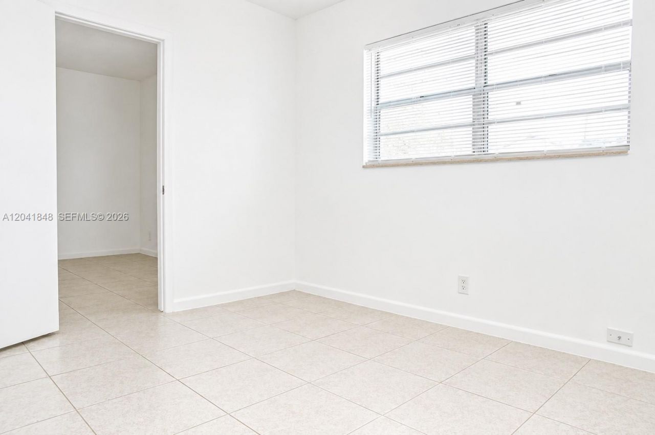 411 SE 10th St, Unit 1, Hallandale Beach, FL 33009 Photo