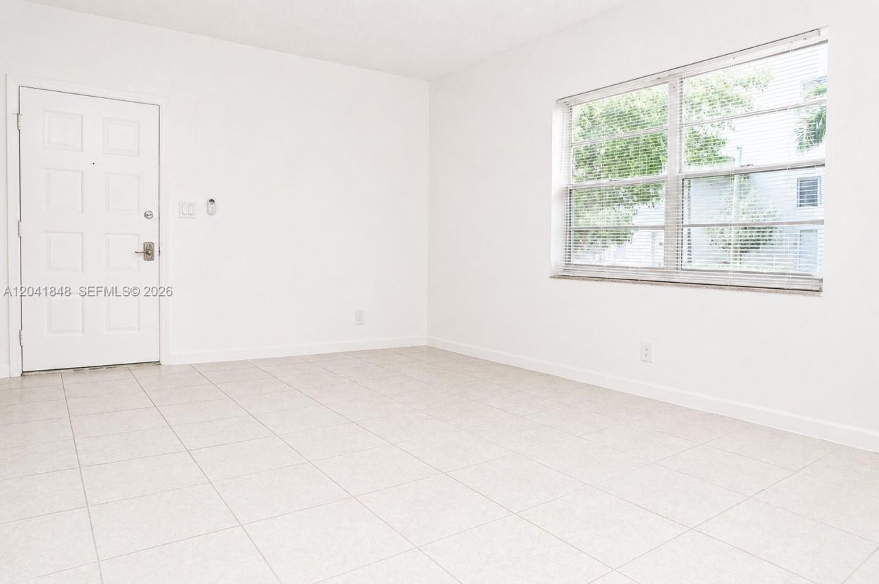 411 SE 10th St, Unit 1, Hallandale Beach, FL 33009 Photo