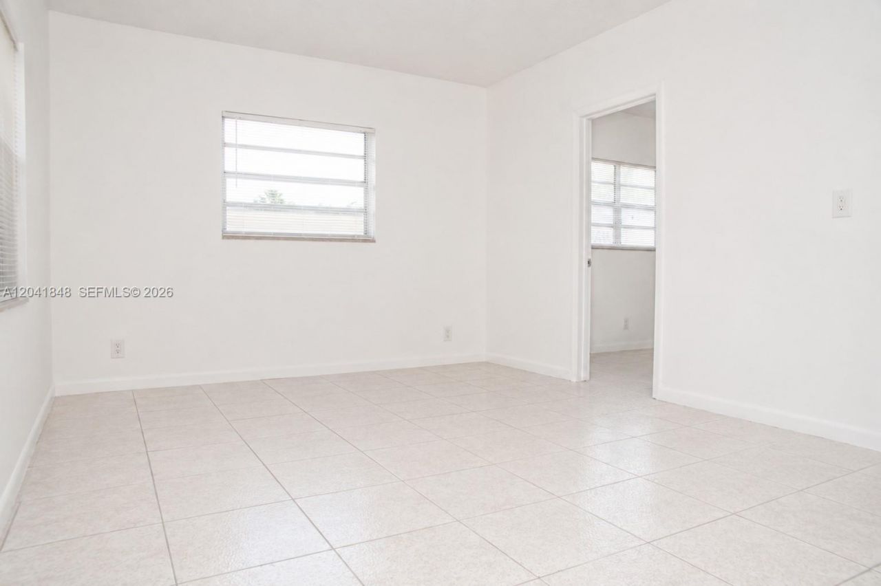 411 SE 10th St, Unit 1, Hallandale Beach, FL 33009 Photo