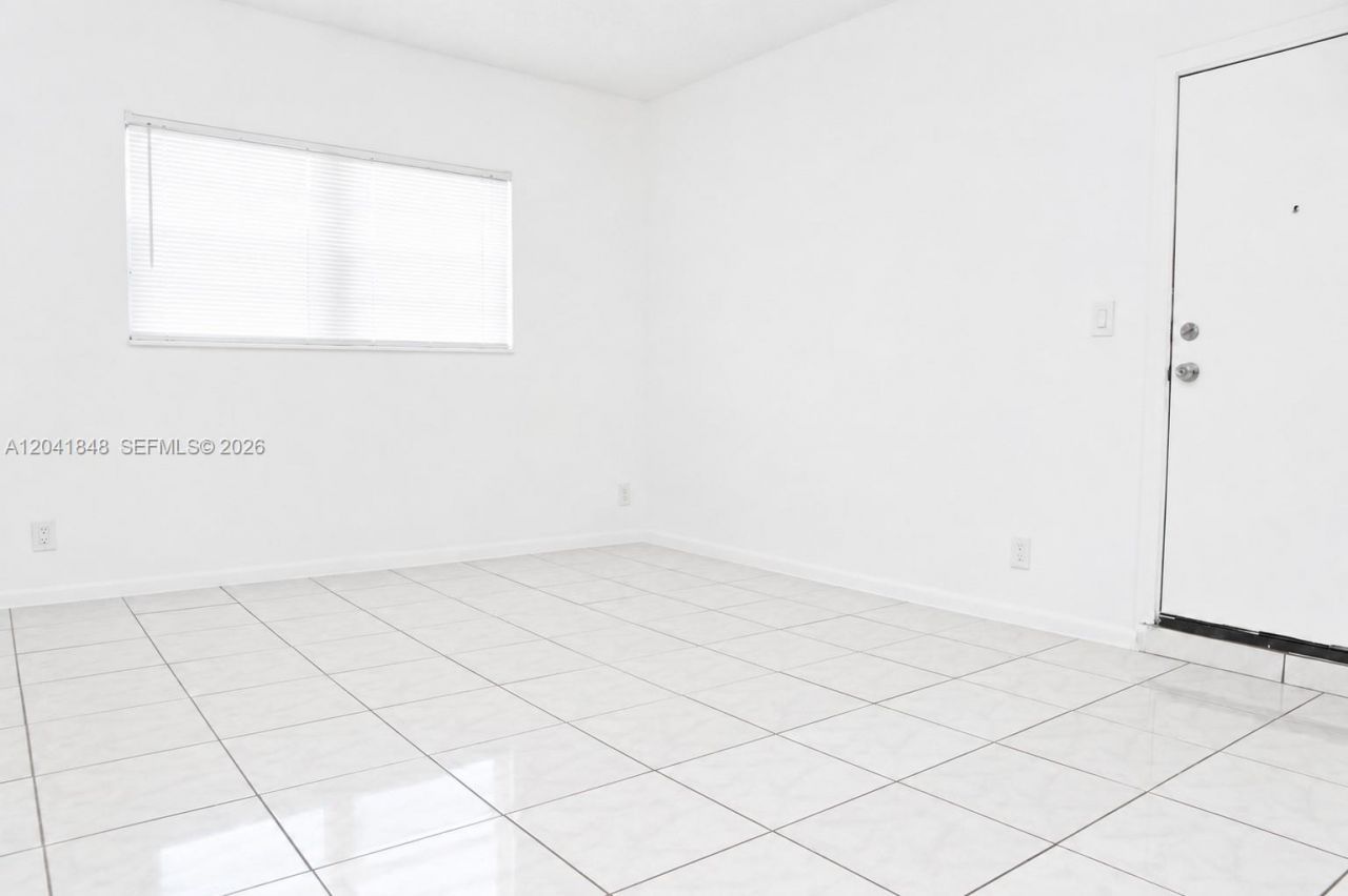 411 SE 10th St, Unit 1, Hallandale Beach, FL 33009 Photo