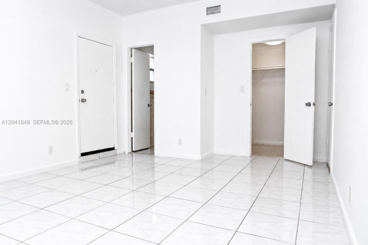 411 SE 10th St, Unit 1, Hallandale Beach, FL 33009 Photo