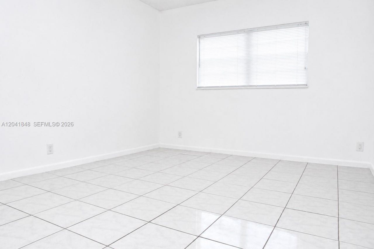 411 SE 10th St, Unit 1, Hallandale Beach, FL 33009 Photo