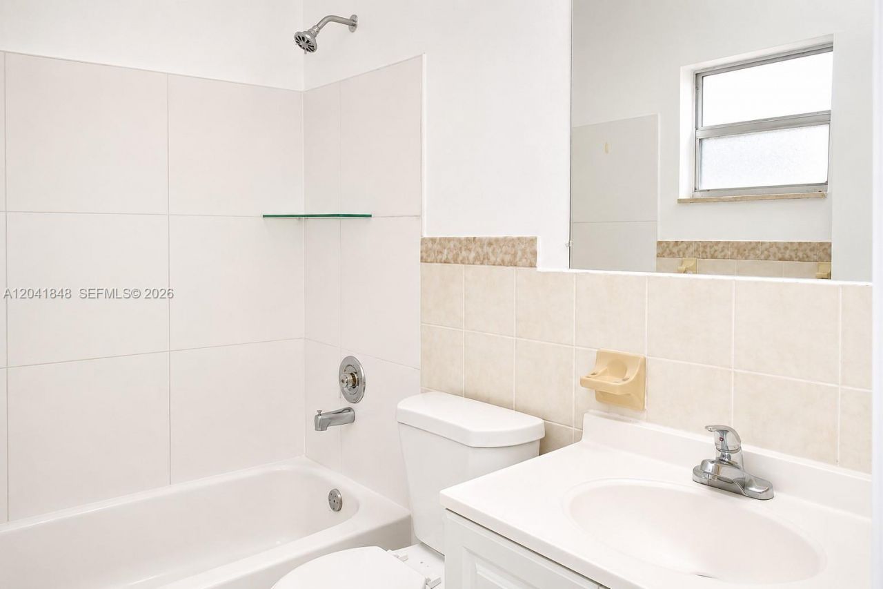 411 SE 10th St, Unit 1, Hallandale Beach, FL 33009 Photo