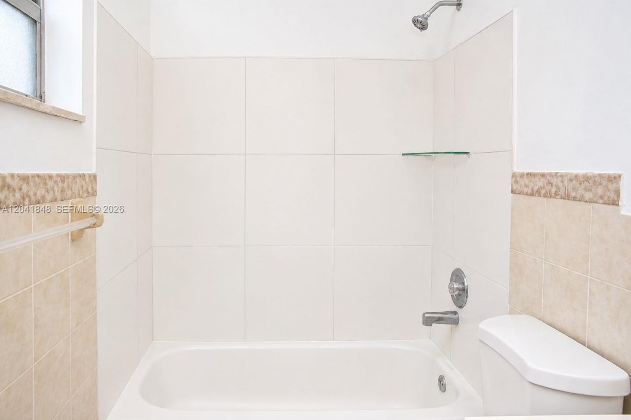 411 SE 10th St, Unit 1, Hallandale Beach, FL 33009 Photo