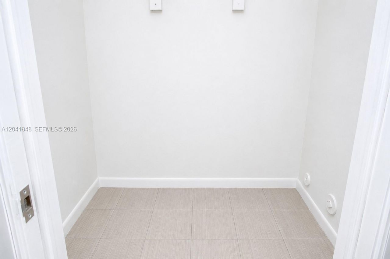 411 SE 10th St, Unit 1, Hallandale Beach, FL 33009 Photo