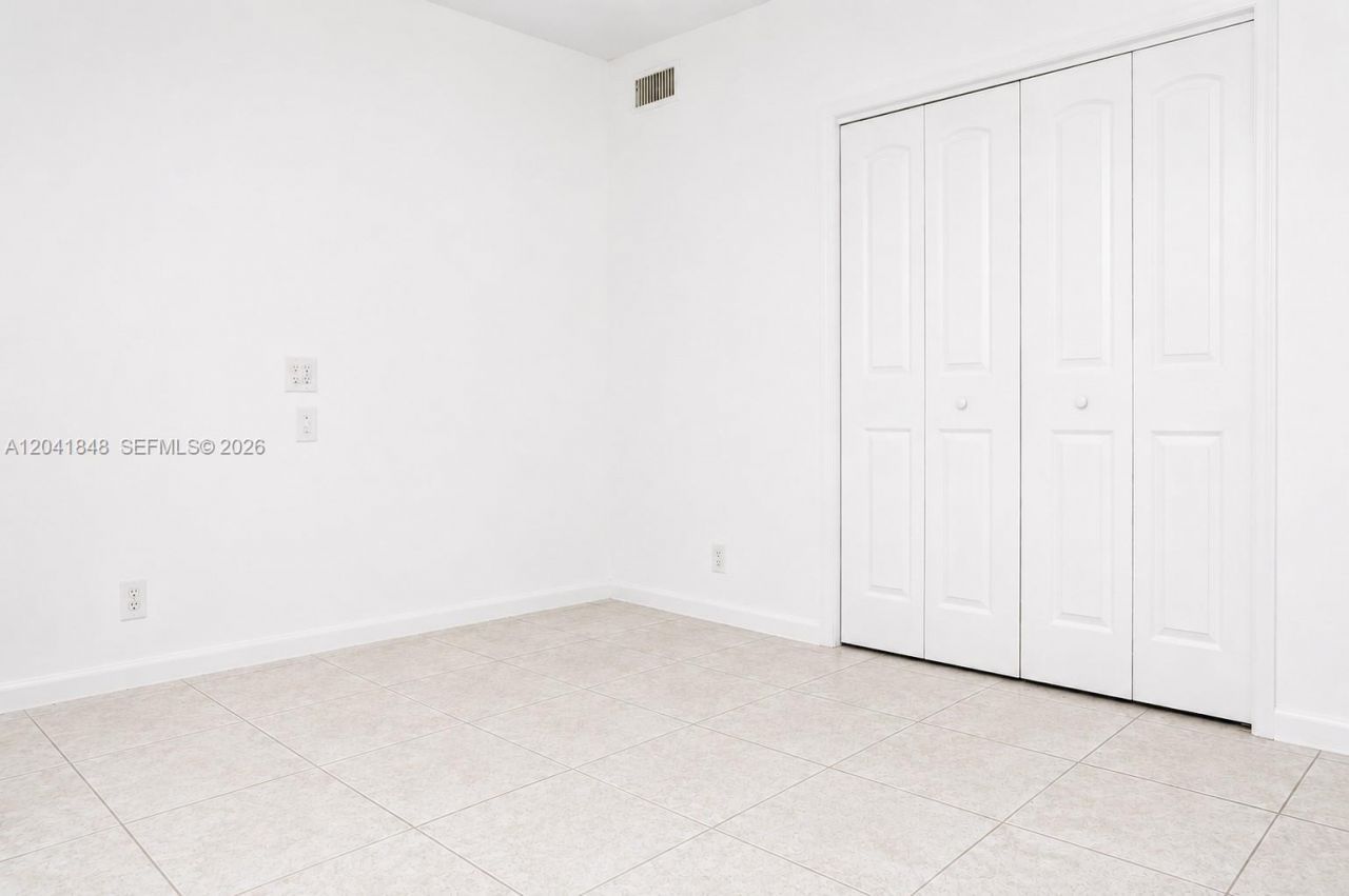 411 SE 10th St, Unit 1, Hallandale Beach, FL 33009 Photo