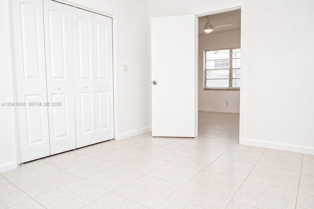 411 SE 10th St, Unit 1, Hallandale Beach, FL 33009 Photo