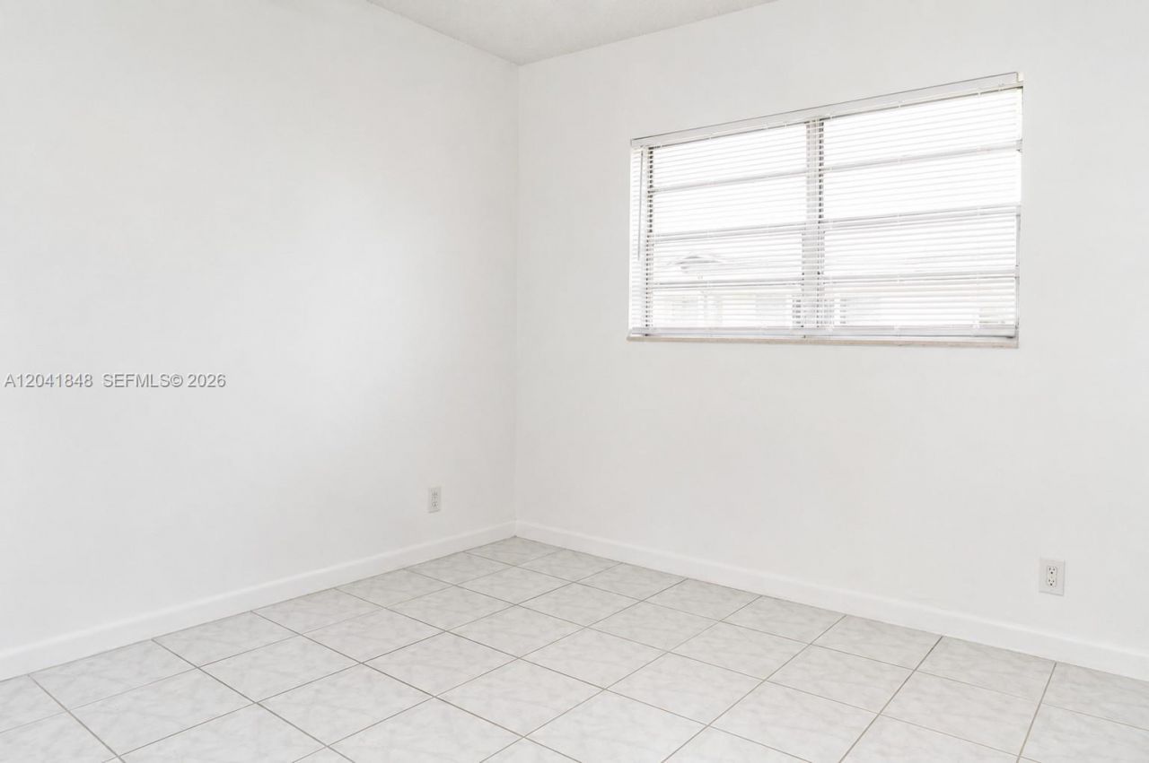 411 SE 10th St, Unit 1, Hallandale Beach, FL 33009 Photo