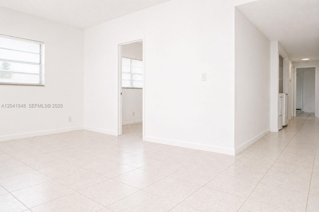 411 SE 10th St, Unit 1, Hallandale Beach, FL 33009 Photo