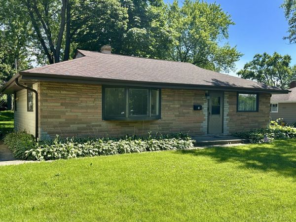45 Golfview Road , Lake Zurich, IL 60047