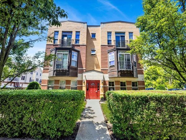 9222 Ewing Avenue, Unit 102, Evanston, IL 60203