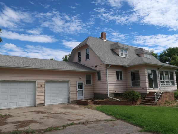 10 3rd Avenue, Arthur, ND 58006