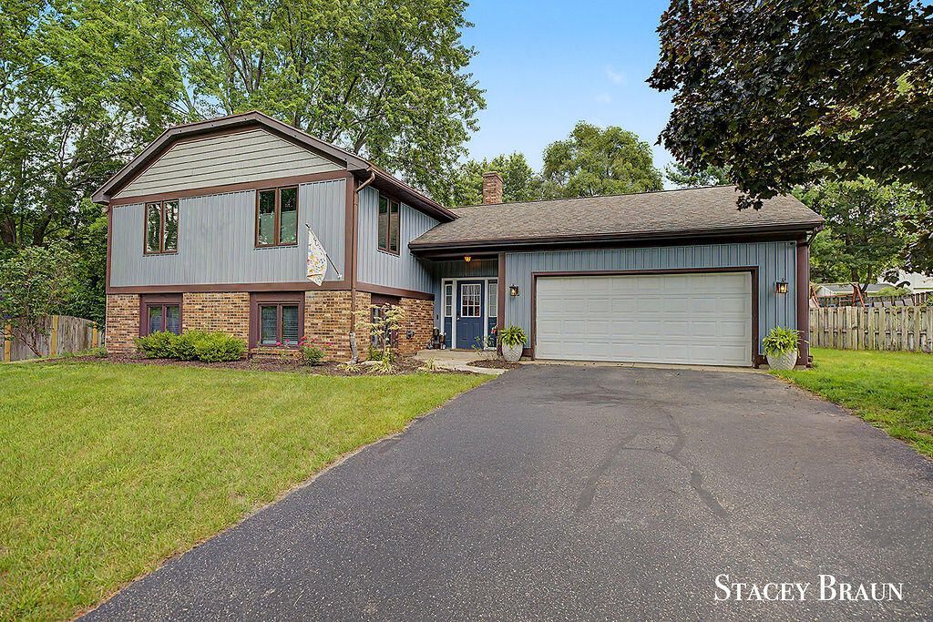 8264 Atlanta Court Ne, Rockford, MI 49341 Main Photo