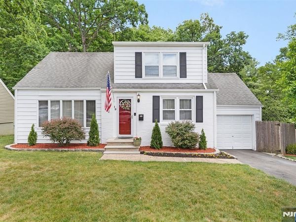 19 Glenview Drive, WEST ORANGE, NJ 07052
