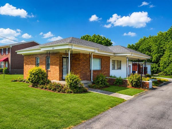 555 Lost Woods Avenue B, Bowling Green, KY 42101