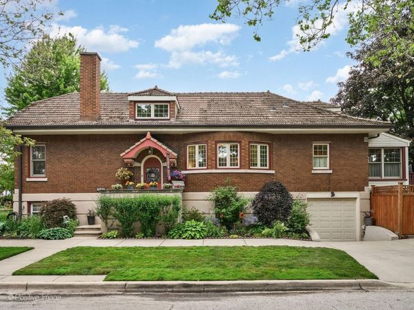 2500 W Farwell Avenue , Chicago, IL 60645