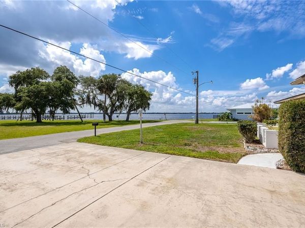 1805 Stevenson RD, NORTH FORT MYERS, FL 33917