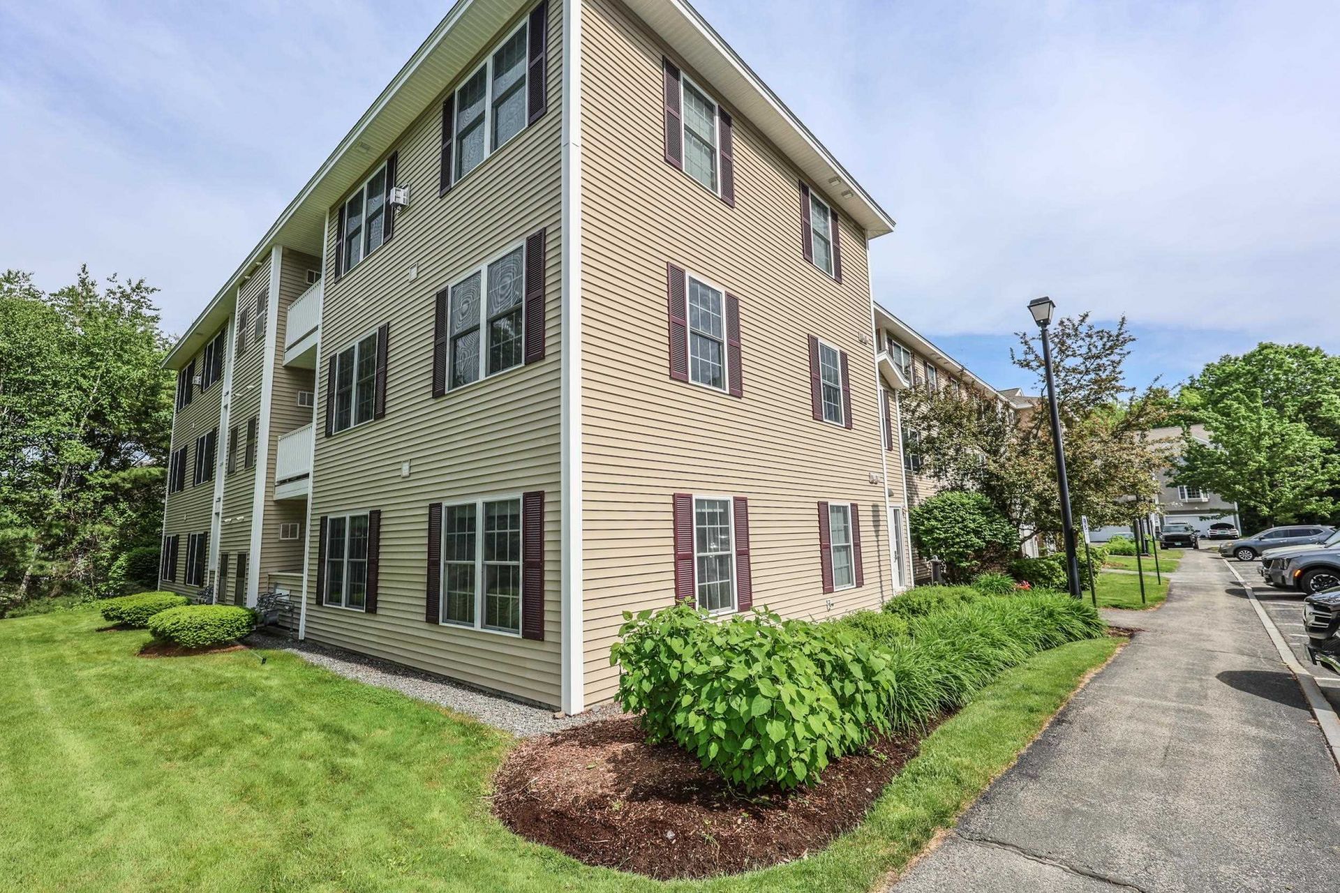 6 Crestview Circle, Unit 137, Londonderry, NH 03053 Main Photo