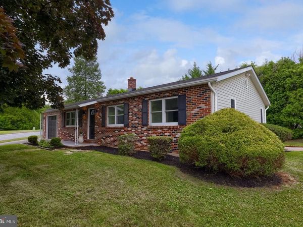 6 EXECUTIVE CR, READING, PA 19606