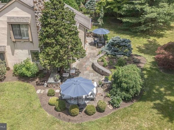 8 SUGAR KNOLL DRIVE, DEVON, PA 19333
