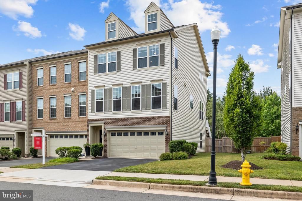 8131 Honey Bee Way, Manassas, VA 20111 Main Photo