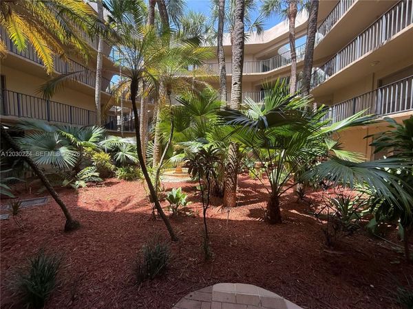 8625 NW 8th St , Unit 420, Miami, FL 33126