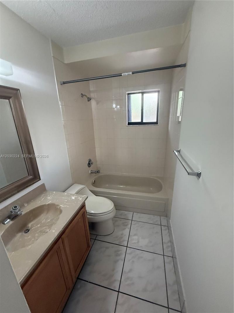 8625 NW 8th St , Unit 420, Miami, FL 33126 Photo