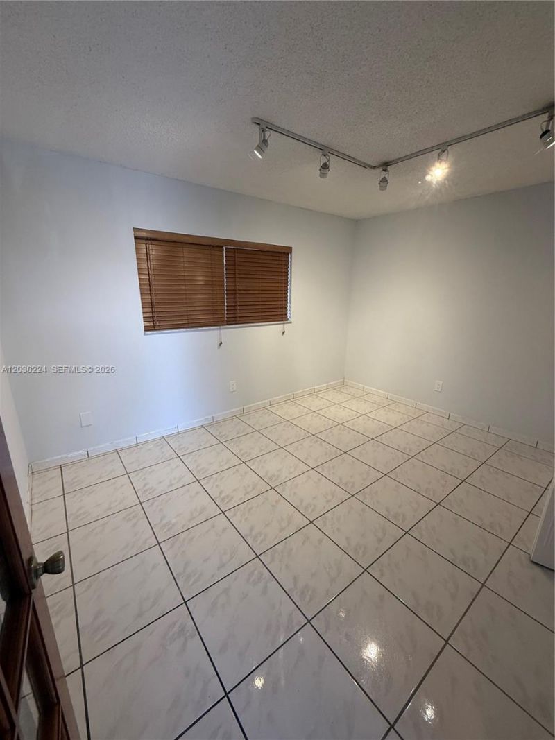 8625 NW 8th St , Unit 420, Miami, FL 33126 Photo